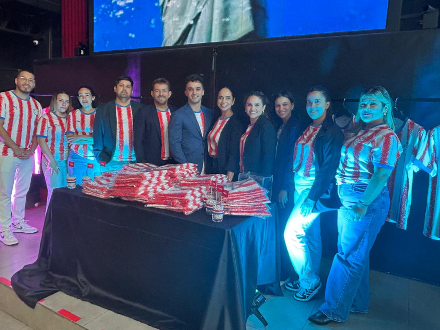 Con temática mundialista, Assist Card realizó concurrida reunión